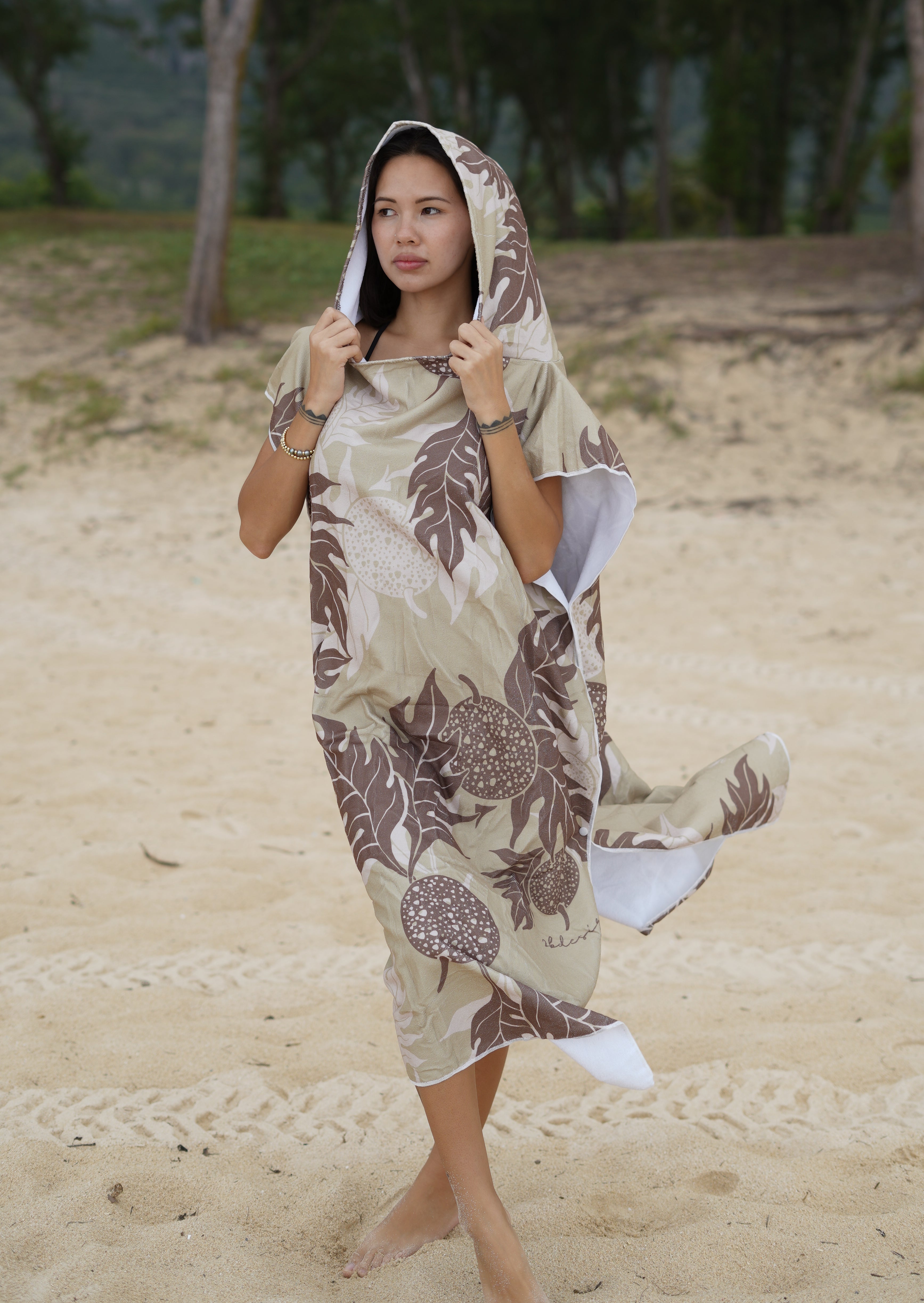 Adult Poncho Towel – 2BDesired