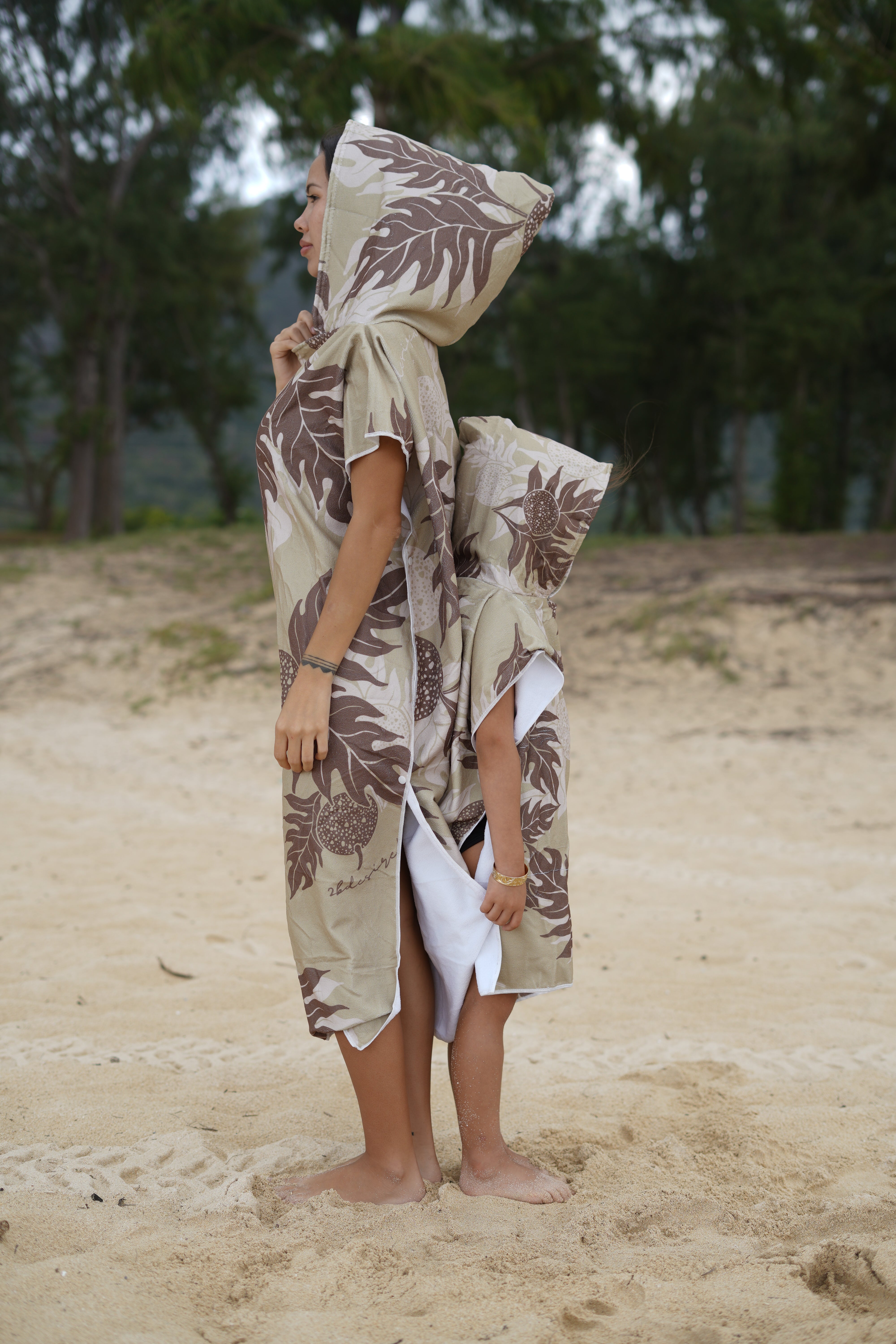 Adult Poncho Towel – 2BDesired